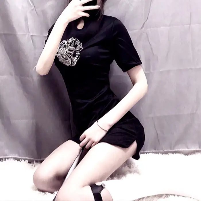 赤裸女羔羊 在线观看封面